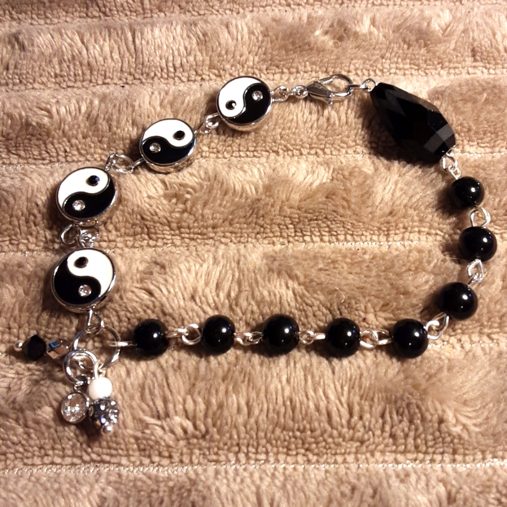Handmade Beautiful Beaded Bracelet  Yin Yang,